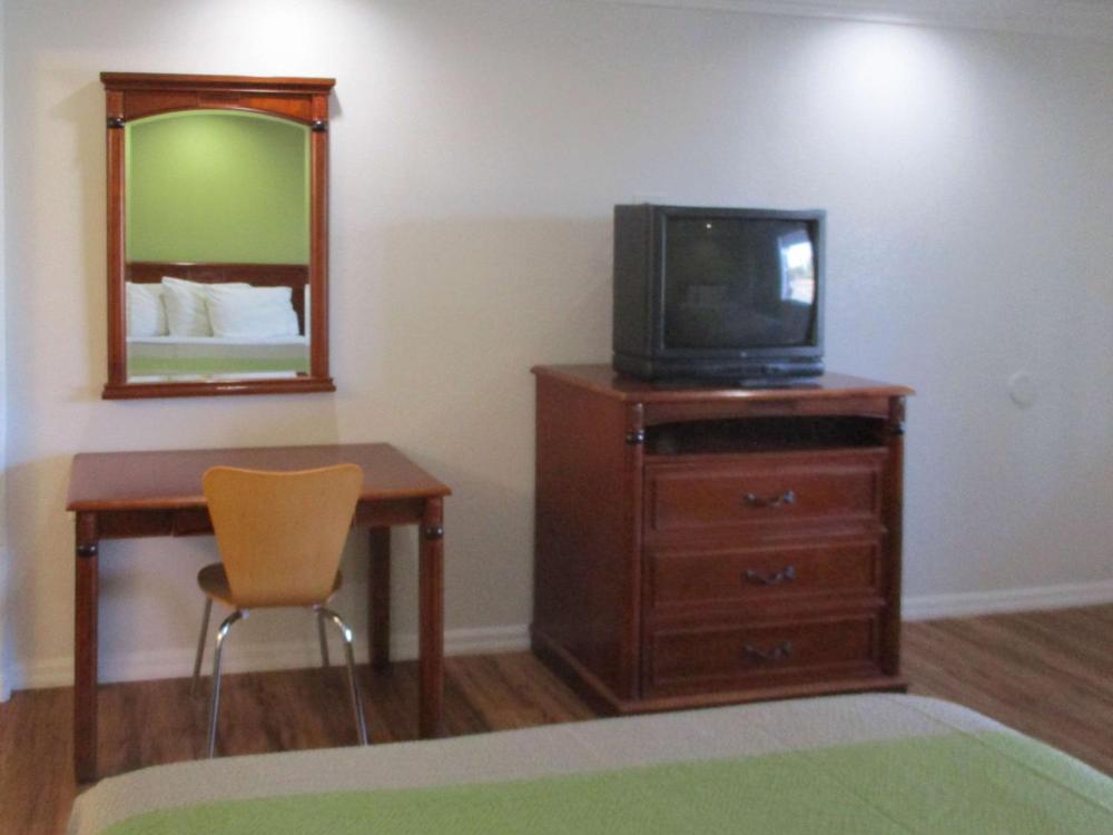 Deluxe Queen Room with Two Queen Beds - Non-Smoking interior